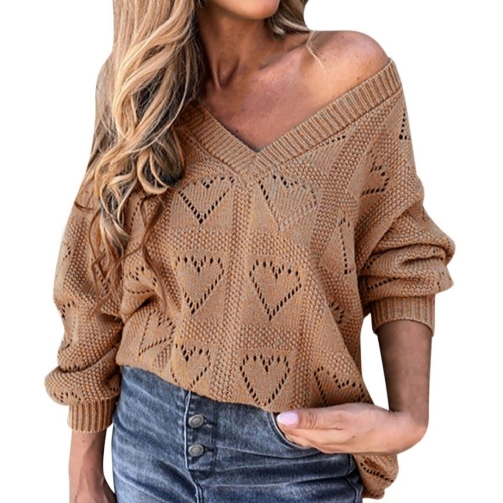 LA ROSE • NWOT • Loose knit • ♡ Heart ♡ • V-neck Sweater • Oversized • Small •